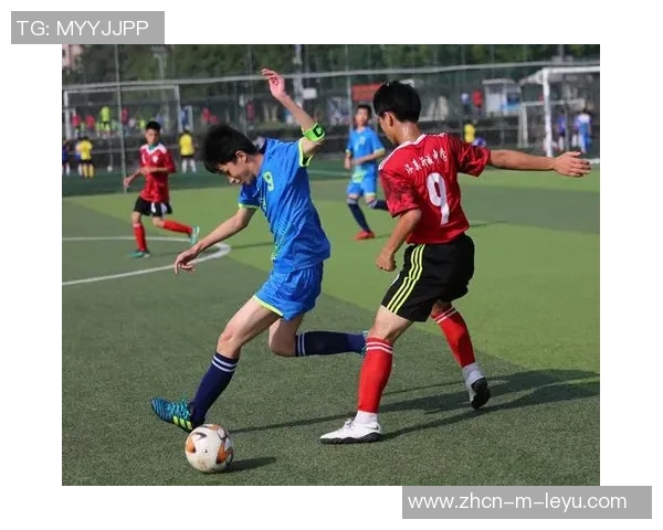 雷霆足球美剧：激情与梦想交织的绿茵场上奋斗故事