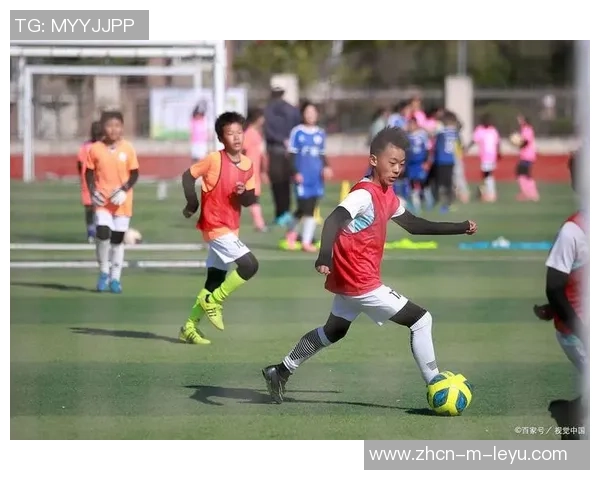 踢足球的魅力与技巧探讨以及对青少年成长的积极影响